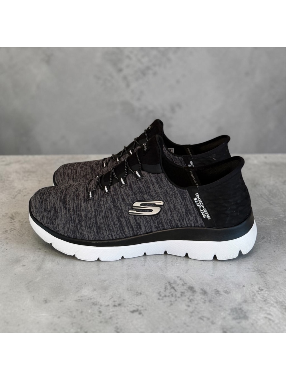 Skechers Slip-ins: Summits - Dazzling Haze Women’s 9.5 Wide Fit (Black/White)